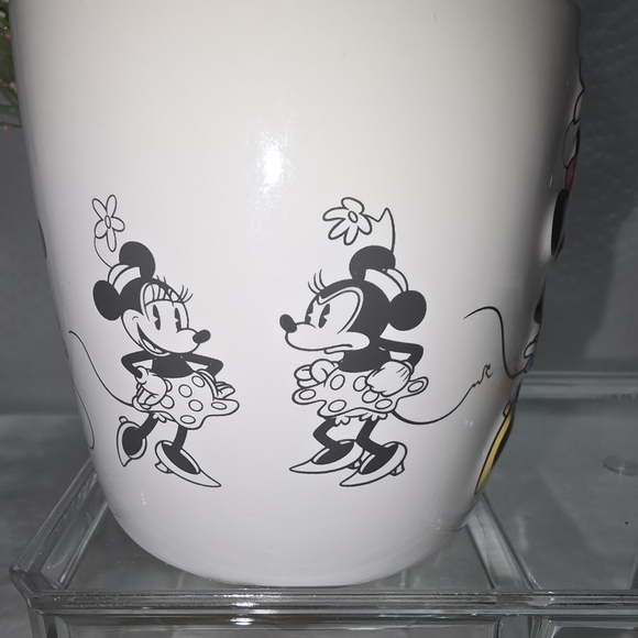 Disney Minnie Mouse White Mug - Picture 4 of 6